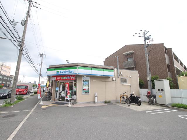 コンビニ　ファミリーマート（コンビニ）まで422m