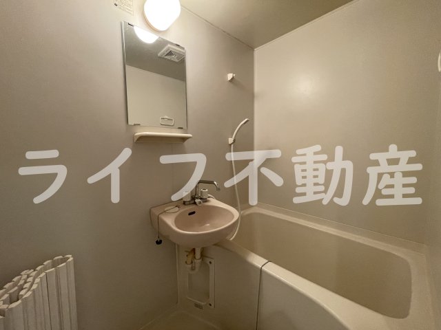 バス・シャワールーム　コンパクトで使いやすいお風呂です