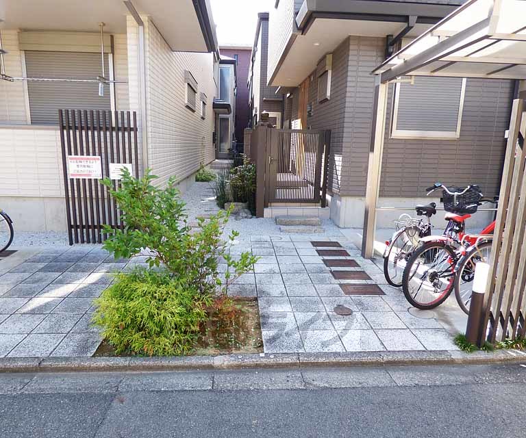 エントランス　建物入り口です