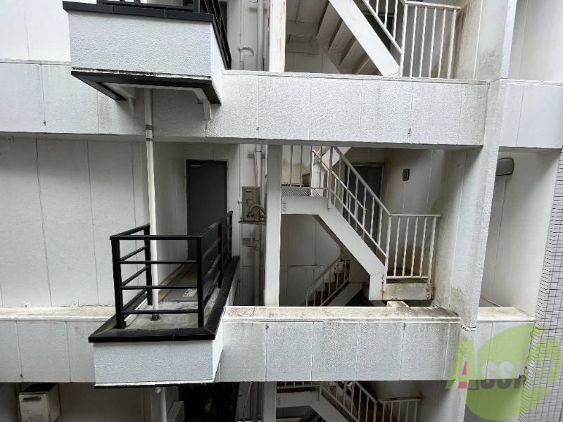 眺望　バルコニーからの眺望です。ビルが見えますね。