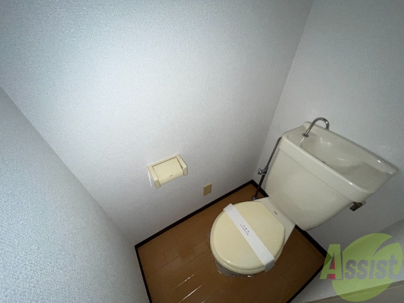 トイレ　バストイレ別なので、清潔に使用することができますね。