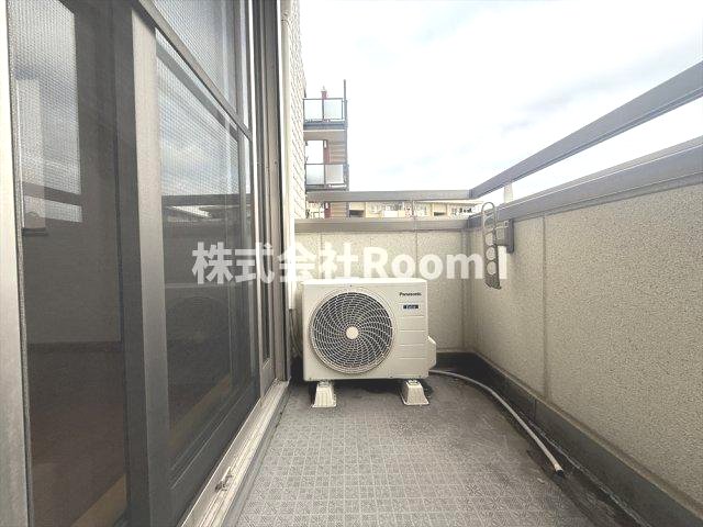 バルコニー　暖かな日差しのふりそそぐバルコニー