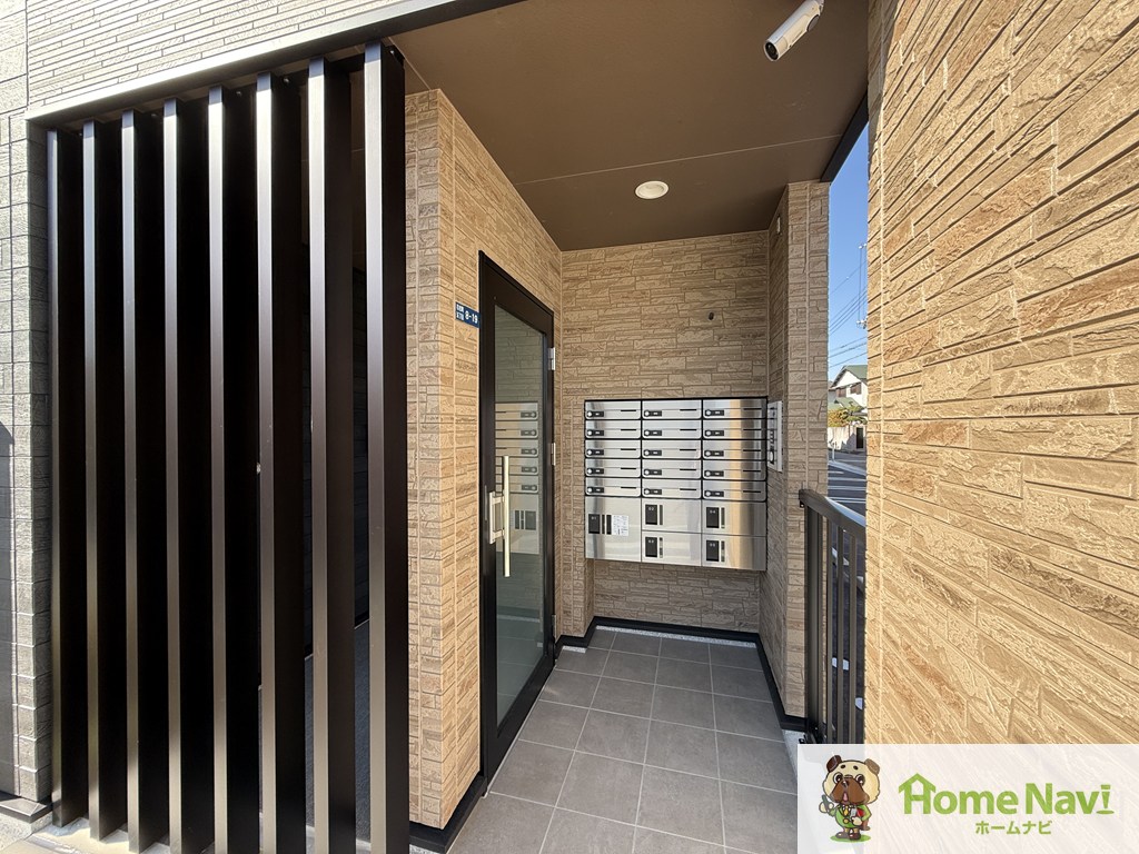 その他共有部分　オートロック、宅配ボックス、防犯カメラ付き。