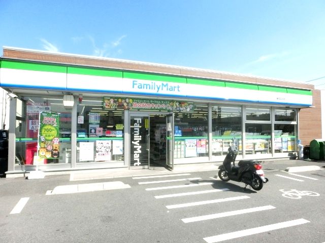 コンビニ　ファミリーマート草加北谷店（コンビニ）まで460m