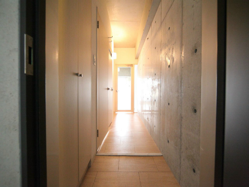 玄関　玄関　シューズボックス付（収納充実してます）