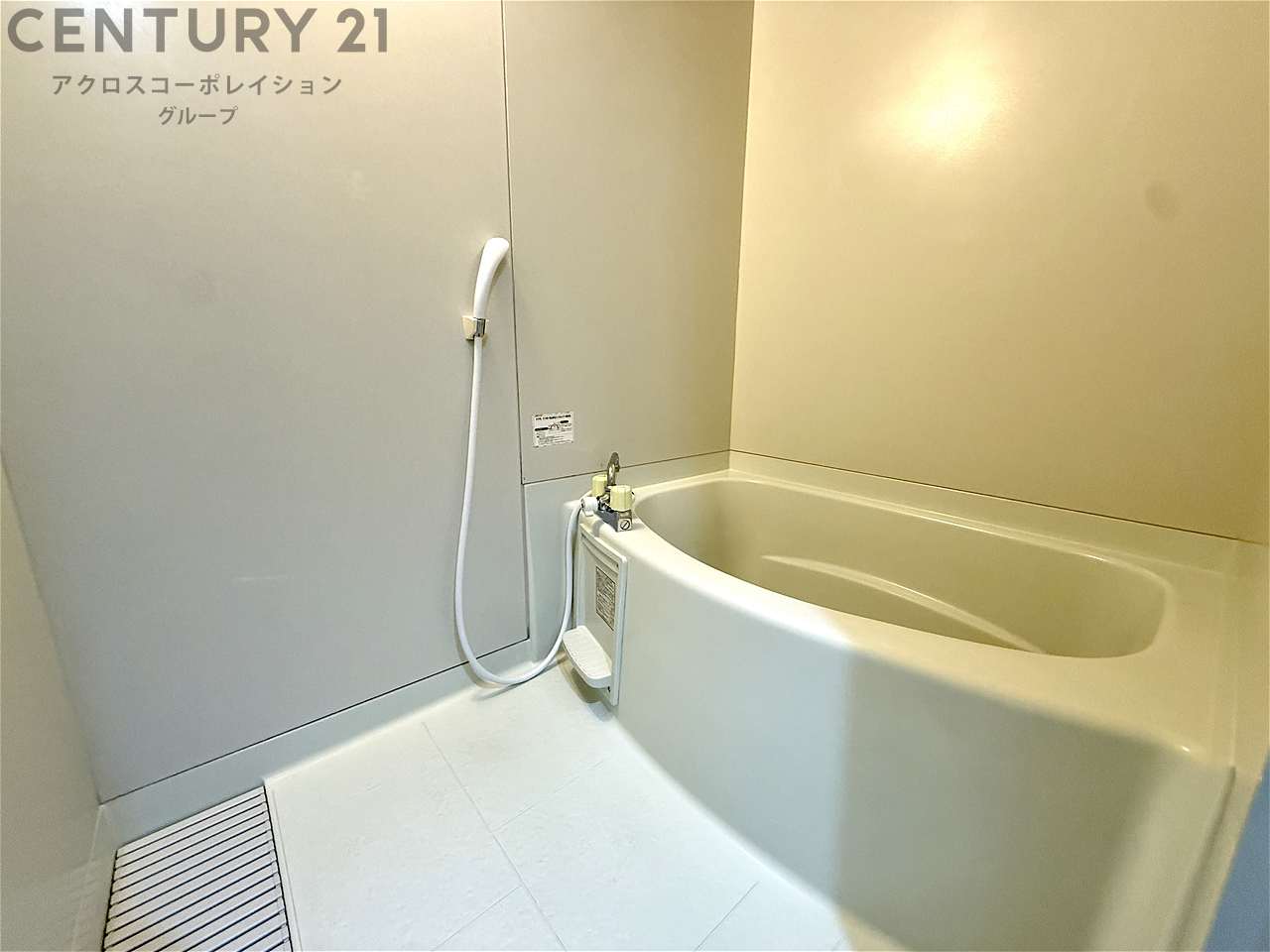 バス・シャワールーム　シンプルで機能的なユニットバスです！