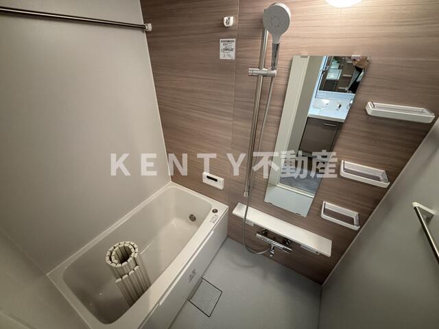 バス・シャワールーム　落ち着いた空間のお風呂です