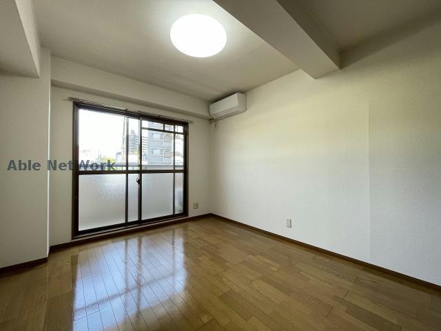 居室・リビング　※同物件別部屋