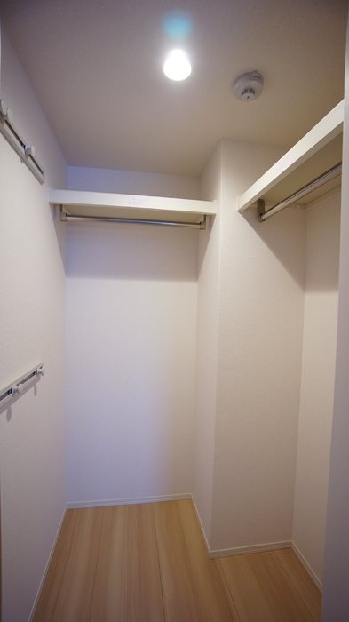 収納　奥行のあるウォークインクローゼット♪