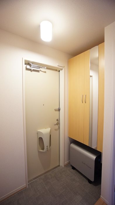 玄関　トールタイプのシューズボックス付き玄関