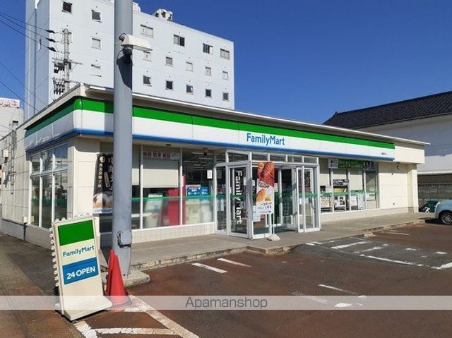 コンビニ　ファミリーマート（コンビニ）まで260m