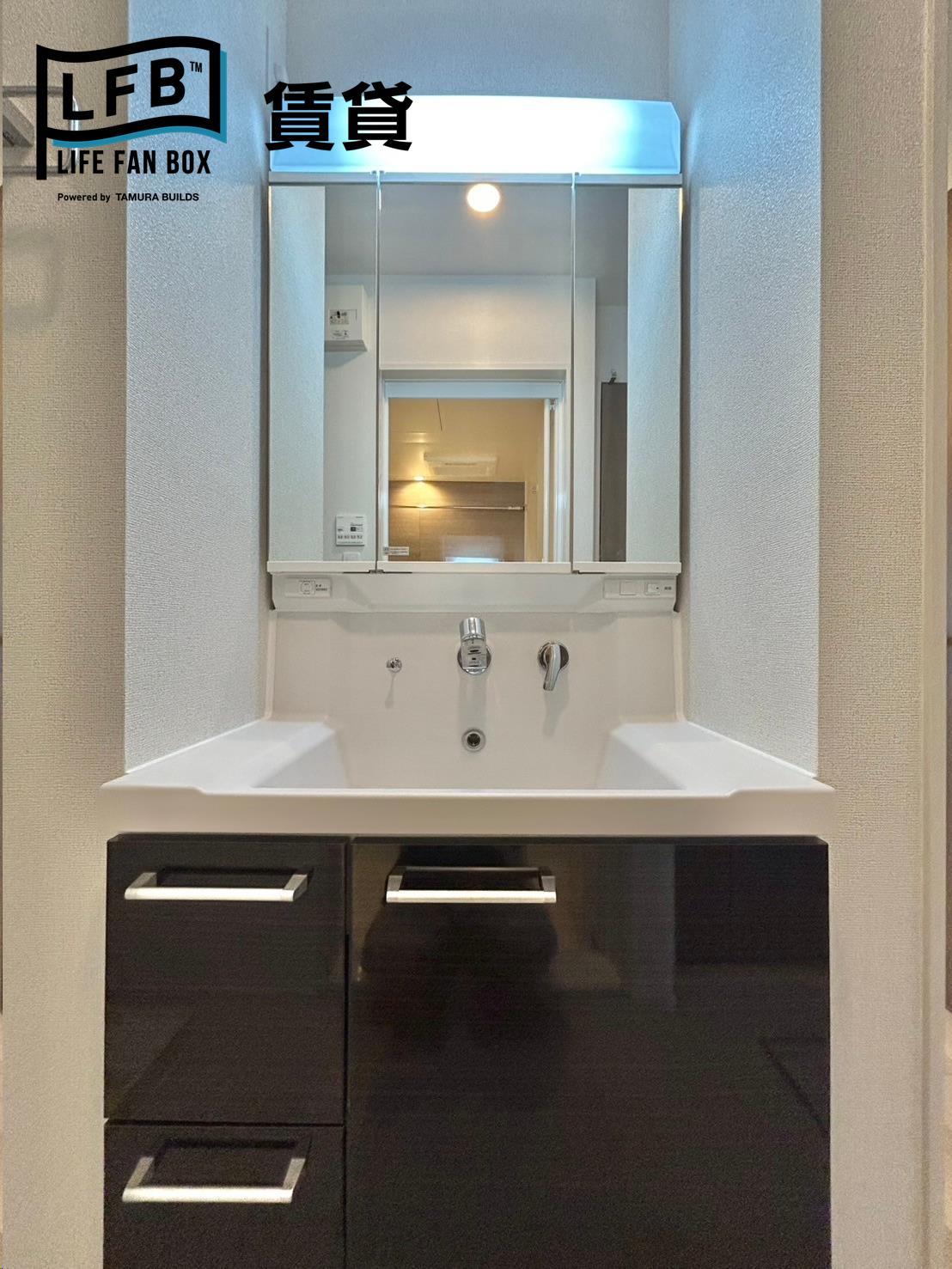 洗面設備　※同シリーズ別物件の室内写真です。壁紙や床の色、仕様・設備が