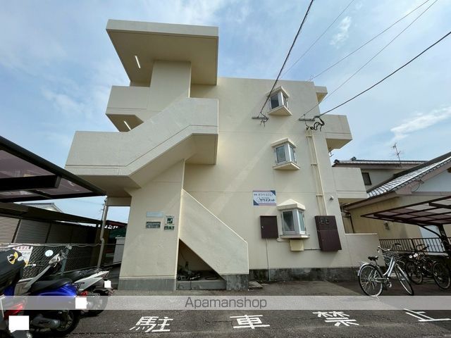 ホワイトスクエアの外観写真