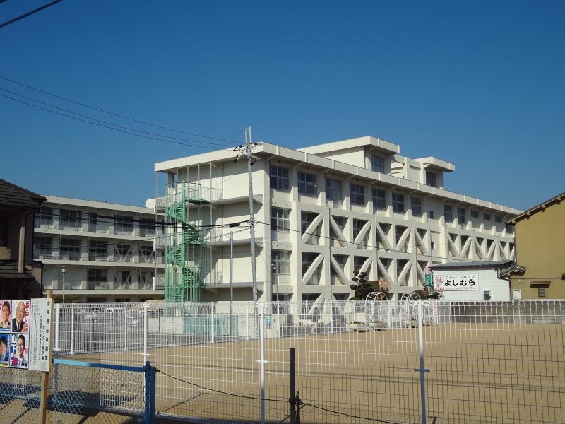 中学校　大和高田市立片塩中学校（中学校）まで1106m