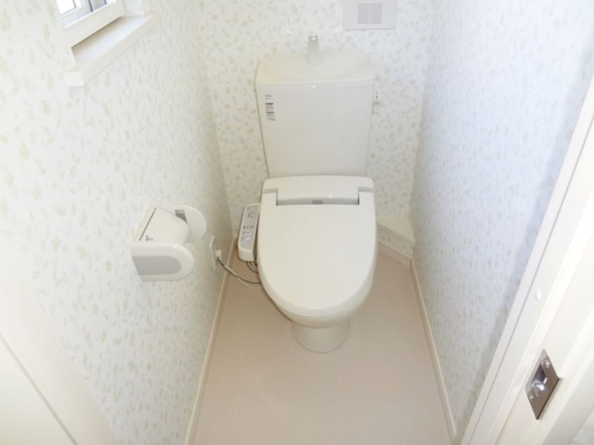 トイレ　嬉しい温水洗浄便座♪