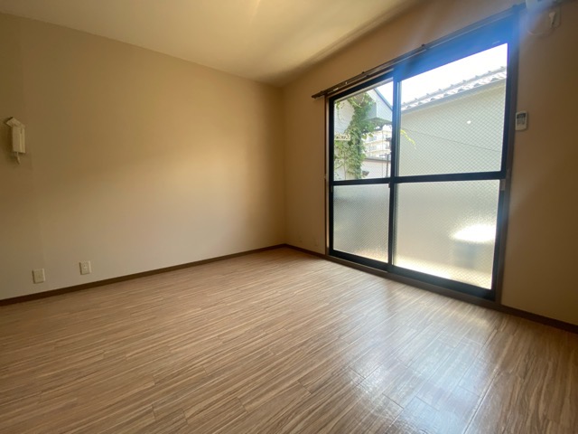 居室・リビング　南向き6帖の洋室です♪