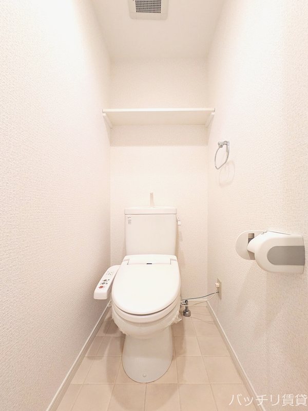 トイレ　別号室タイプの為、現状を優先いたします