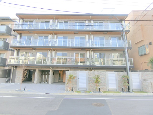 建物外観　2025年11月築　RC鉄筋コンクリート造地上5階建て総戸数