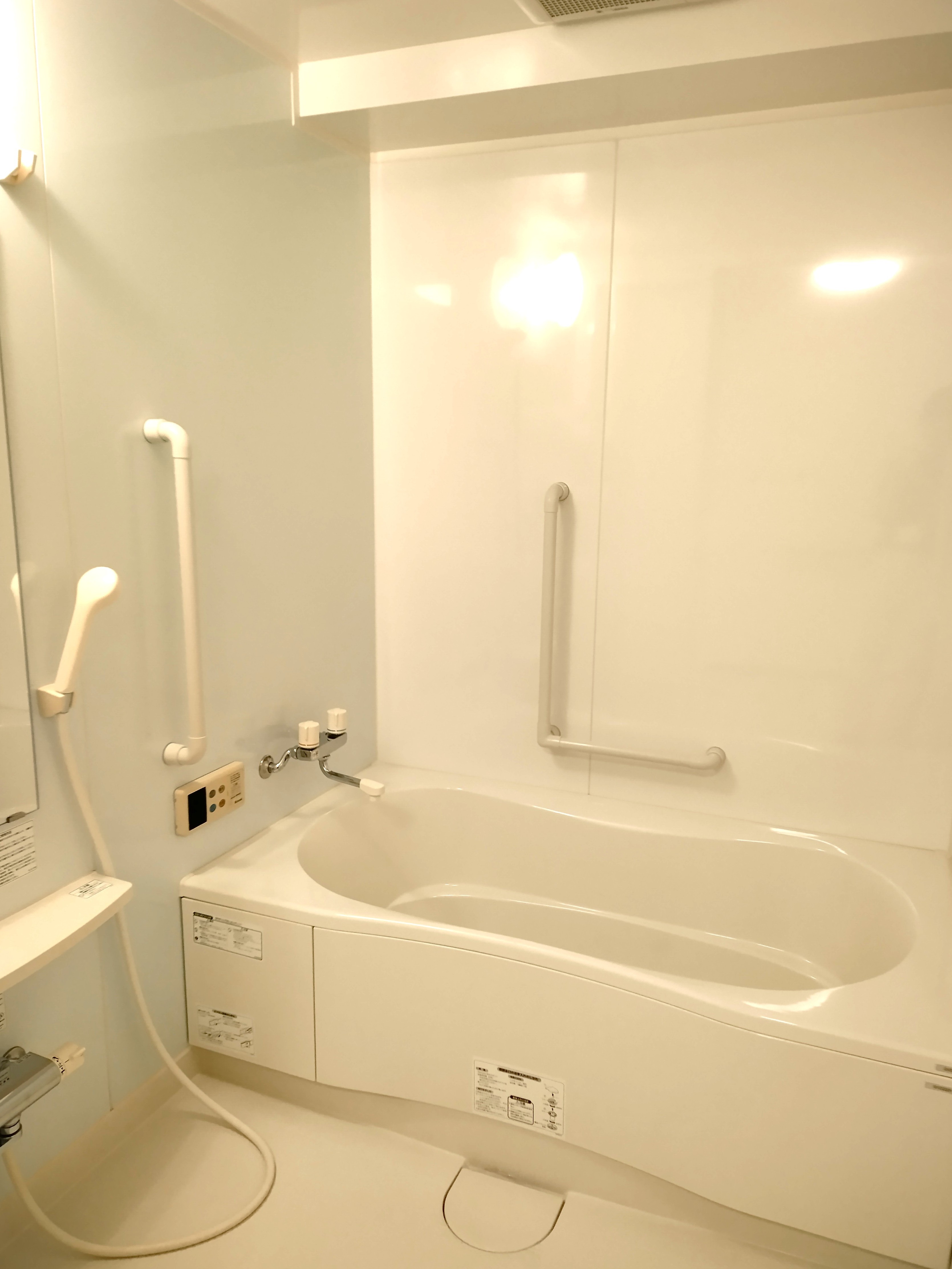 バス・シャワールーム　手摺付き