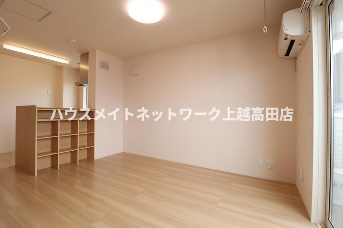 居室・リビング　ＬＤＫ（参考同型301号室室内写真）