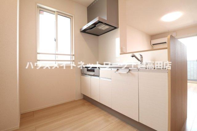 キッチン　キッチン（参考同型301号室室内写真）