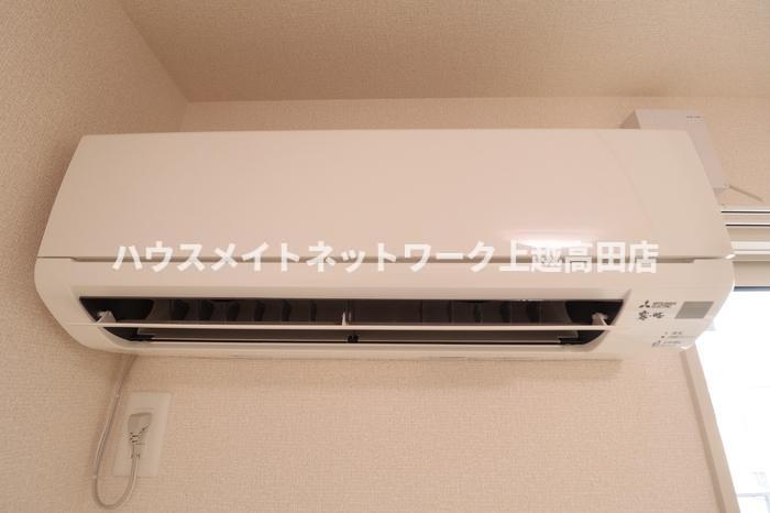 その他設備　エアコン（参考同型301号室室内写真）