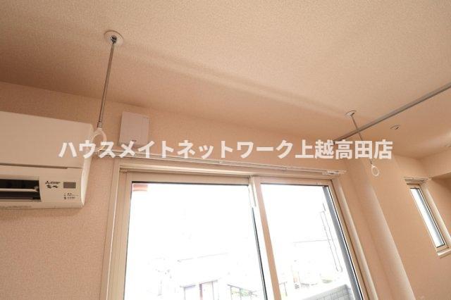 その他　室内物干し（参考同型301号室室内写真）