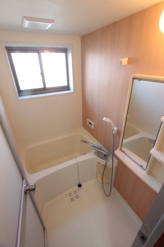 バス・シャワールーム　追い焚き給湯完備★