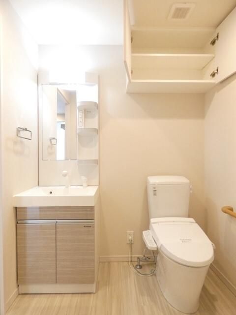 洗面設備　スペースが確保できる洗面所です