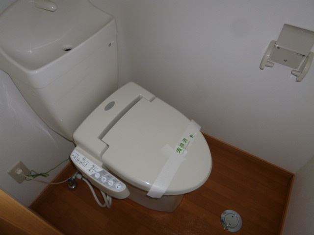 トイレ　温水洗浄便座付です