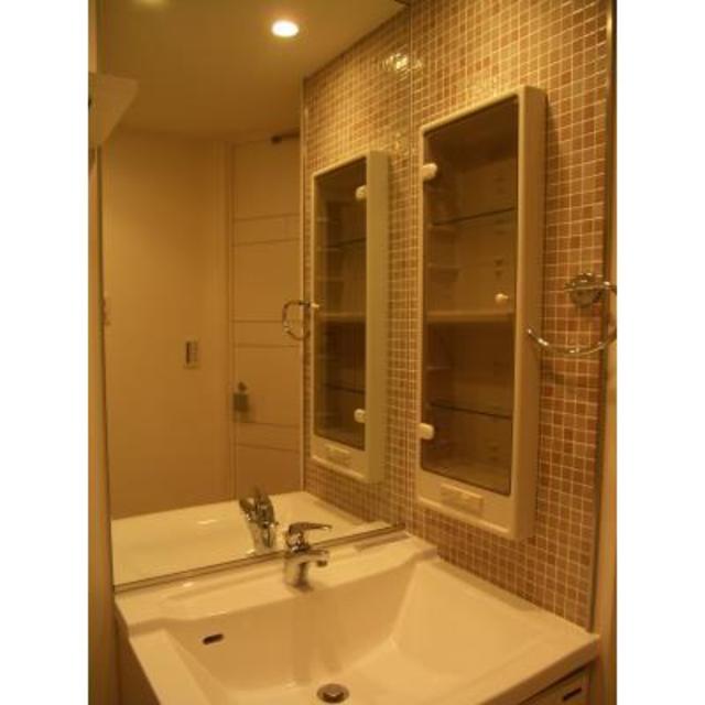 洗面設備　※写真は同タイプ住戸です。