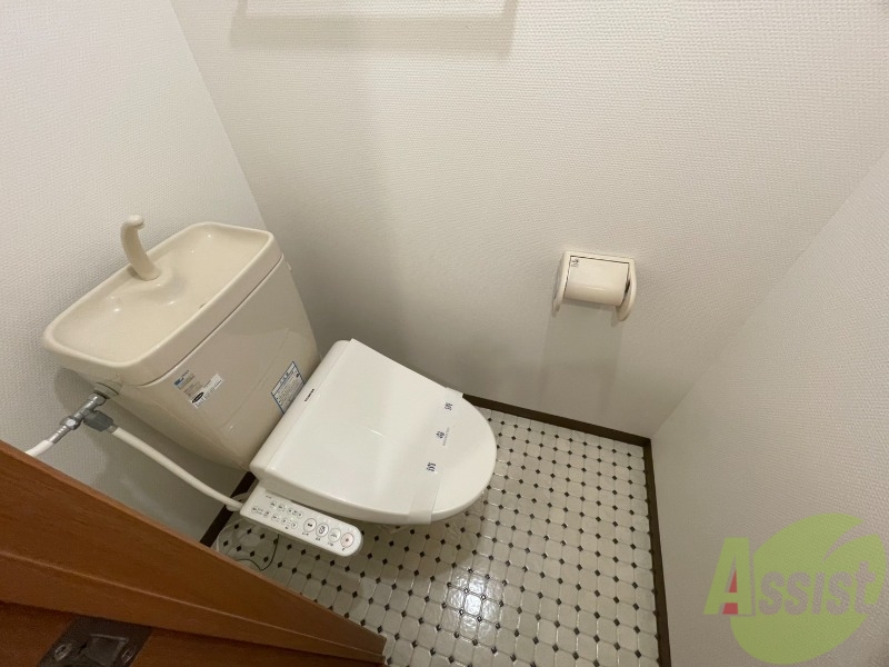 トイレ　ウォシュレット機能がついたトイレです。安心して使用できます。