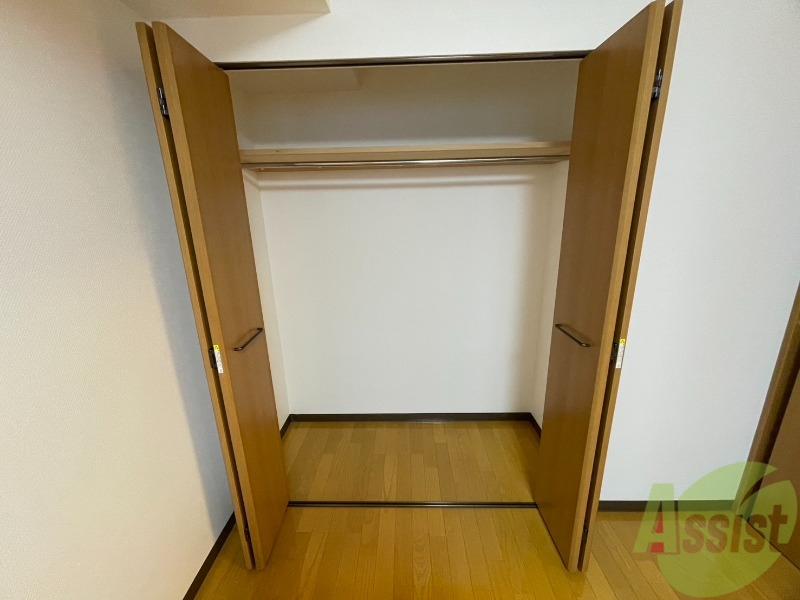 収納　寝室にあったクローゼット。荷物がたくさんあっても大丈夫。