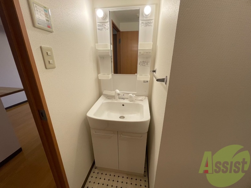 洗面設備　シャンプードレッサー。身支度はここでばっちり。