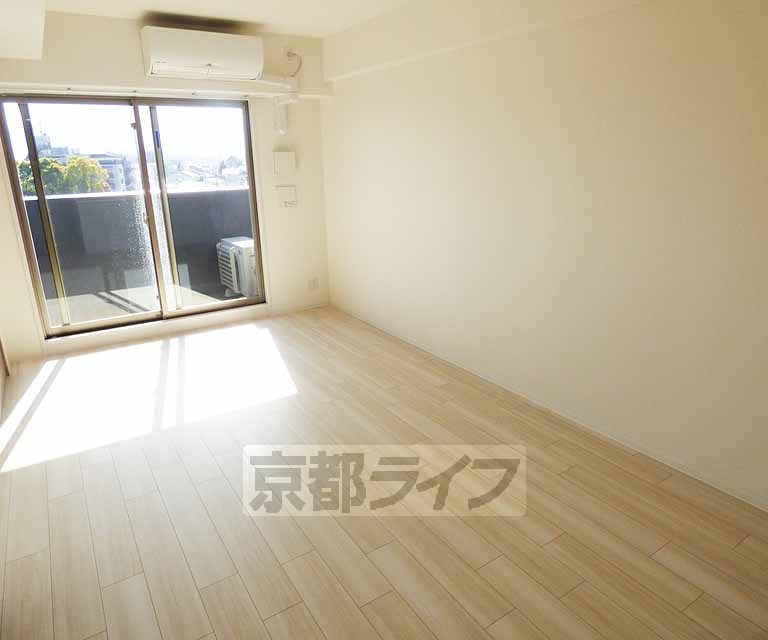 居室・リビング　日当たり良好なお部屋になります。