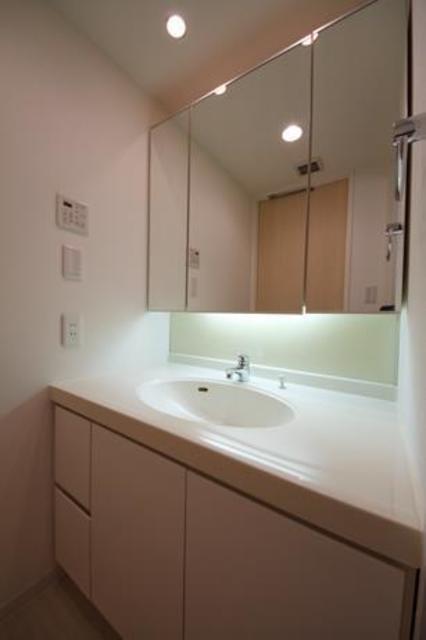 洗面設備　※写真は同タイプ住戸です。