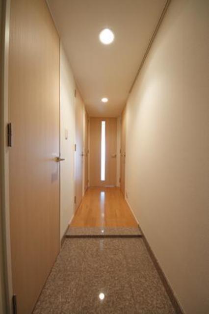 玄関　※写真は同タイプ住戸です。