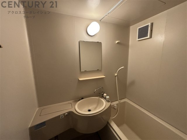 洗面設備　浴室内に洗面台付き！