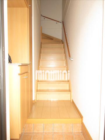 玄関　下駄箱付きの玄関です。