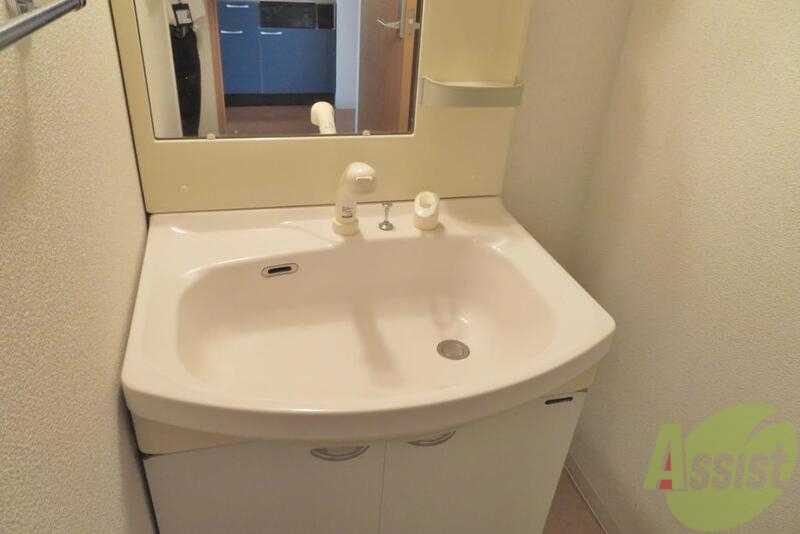 洗面設備　洗面も独立していて朝の準備はコチラからできちゃいます。