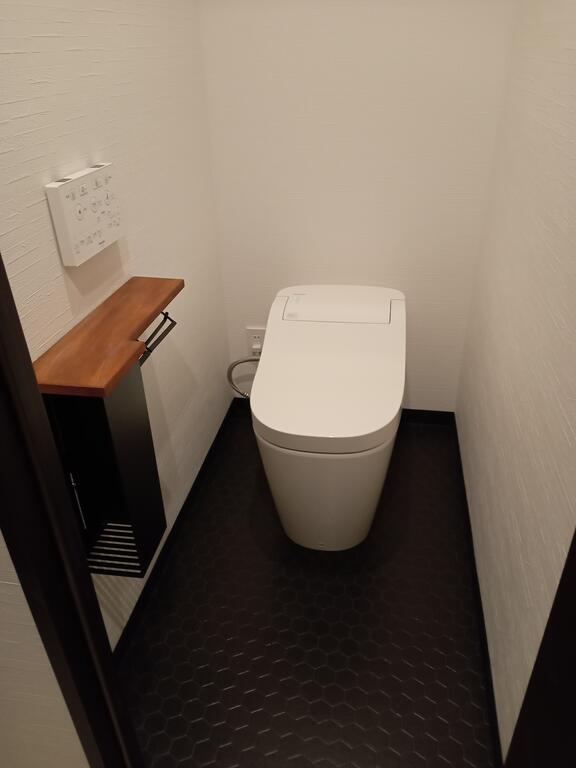 トイレ　タンクレス＆シャワートイレ