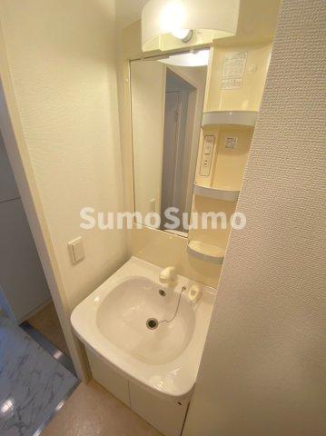 洗面設備　ゆったりとスペースのある洗面所