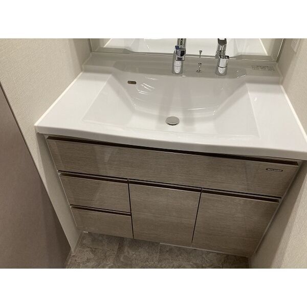 洗面設備　SK RESIDENCES SHINSAIBASHI　洗面所