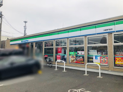 コンビニ　ファミリーマート東門前店（コンビニ）まで913m