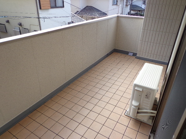 バルコニー　広々バルコニー