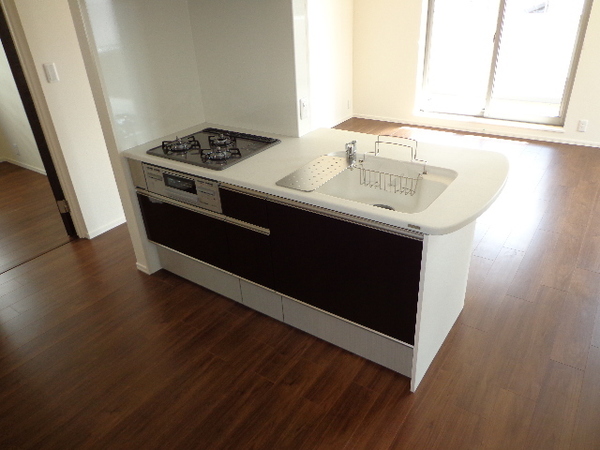 キッチン　グリル付き３口コンロ