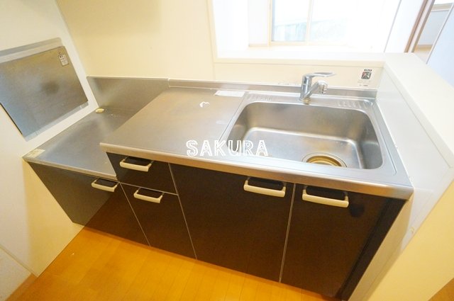 キッチン　周りを見渡しながら調理のできるカウンターキッチンです♪