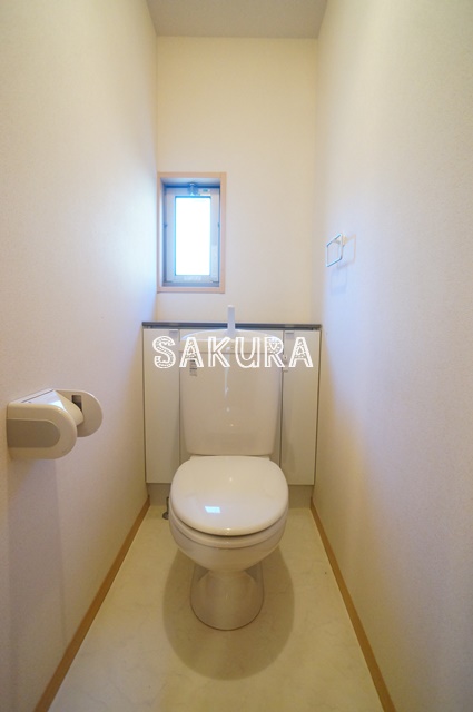 トイレ　落ち着いた色調のトイレです♪