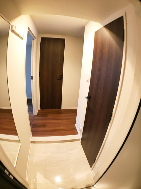 玄関　※写真は同タイプ住戸です。