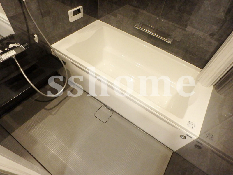 バス・シャワールーム　ゆったり入れる一坪風呂